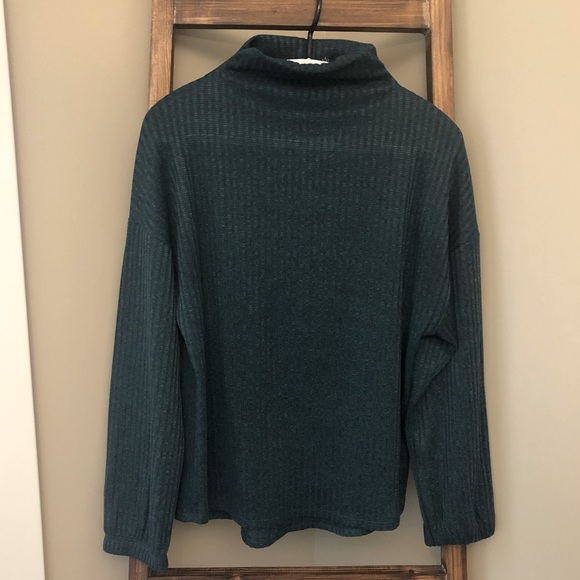 Elegantees Sela Top in Hunter Green - Picture 1 of 3